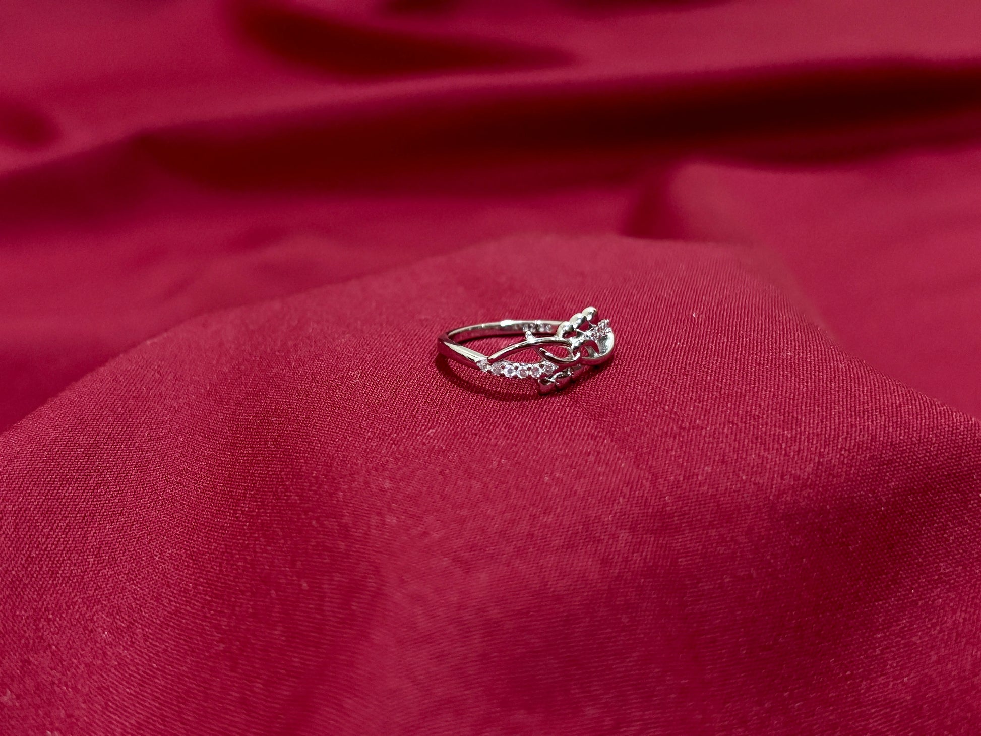 Intertwined Leaf Crystal Ring - Eraya Jewellery